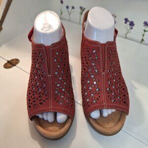 Earth Shoes Cascade Red Suede Wedge Sandal Sz 8(D)